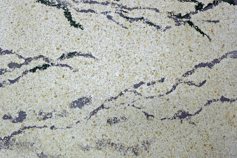 Abstract decoratief ontwerp uitgevoerd in terrazzo