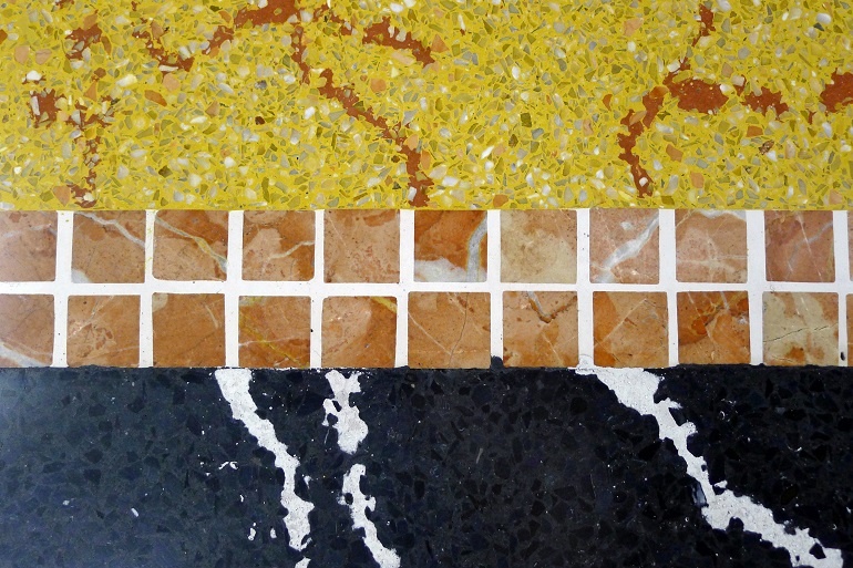 Detail van terrazzo Natura met verschillende kleuren en materiaalstructuren